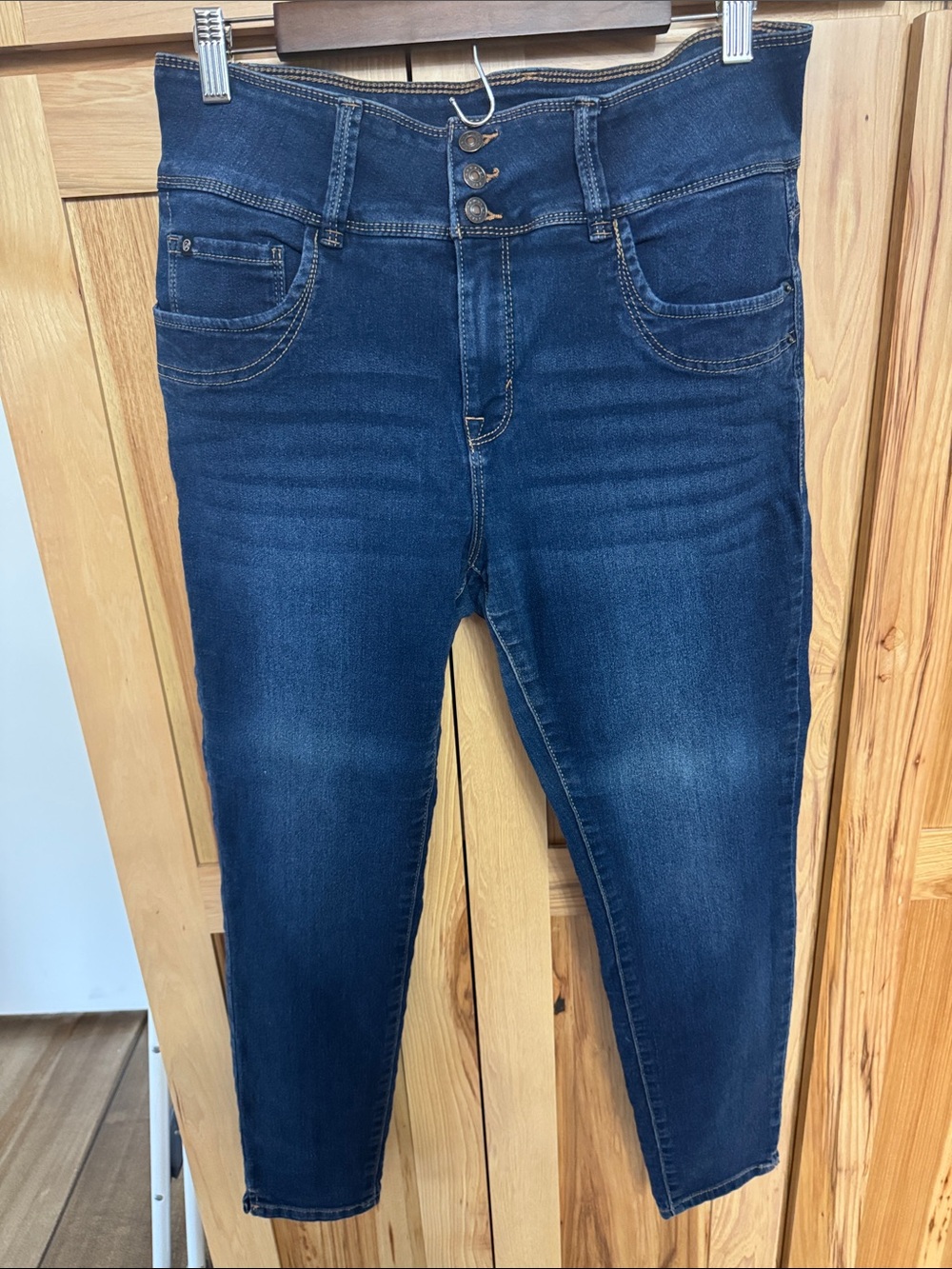 High-Rise Dark Blue Women’s Jeggings with Triple Button Waist